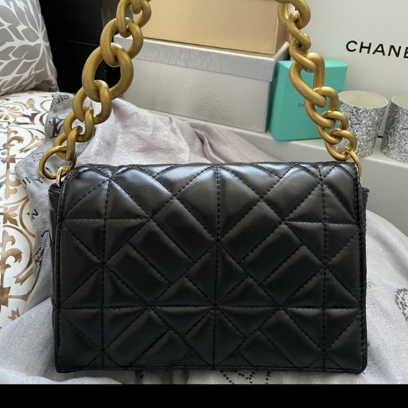 Beautiful Designer Look Black Quilted Bag - Picture 3 of 10